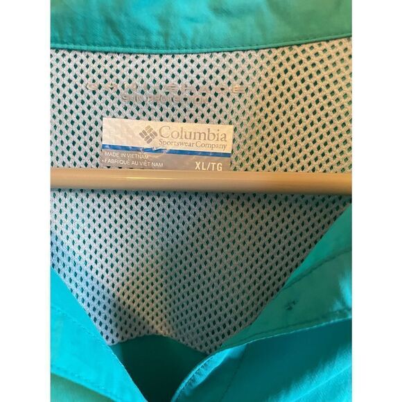 Columbia Women’s Button Down Shirt (SZ XL) - Picture 3 of 3